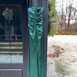 B Darlin Green scrunched Prom Dress size 3/4